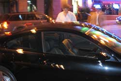 Андрей Ющенко садится за руль BMW М6. Ресторан Феллини, улица Городецкого