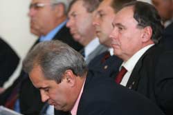 Станут ли почетными гражданами Кременчуга Владимир Коваленко (на переднем плане) и Андрей Коваленко (рядом) депутаты решат на торжественной сессии городского совета