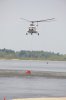 Вертолёт опустился и завис над рекой, набирает воду из Днепра, чтобы тушить пожар. Фото: Александр Максименко / poltava.pl.ua