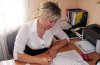 Психолог Татьяна Кречетова обрабатывает результаты психологического исследования. Фото: Виолетта Скрипникова