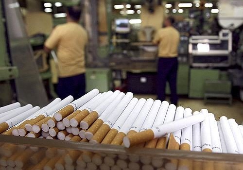 Цены на сигареты взлетят на 30%. Фото AFP.