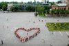 5 мая молодёжь создала на площади Победы «живое сердце»