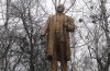 Неизвестные повредили памятник Ленину в поселке Камышня. Фото: poltava.pl.ua
