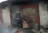 В Комсомольске спасатели тушили пожар на территории гаражного общества