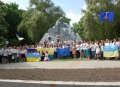 В Полтаве «мегамаршевали», красили лица и хором пели украинские песни