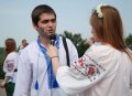 В Полтаве «мегамаршевали», красили лица и хором пели украинские песни