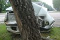 В Козельщинском районе «Волга» съехала с дороги и врезалась в дерево