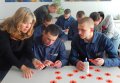 Воспитанники Кременчугской воспитательной колонии украсили свою одежду цветками маков