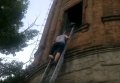 В Кременчуге с водонапорной башни спасали троих подростков-«скалолазов» (видео)