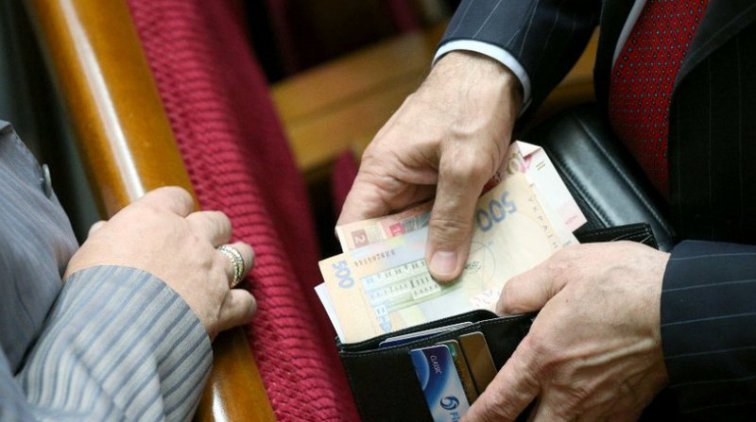 Реальный доход народных депутатов увеличится почти до 100 тыс. грн. в месяц