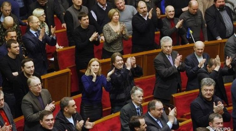 Депутаты поддержали повышение минималки. Фото: korrespondent.net